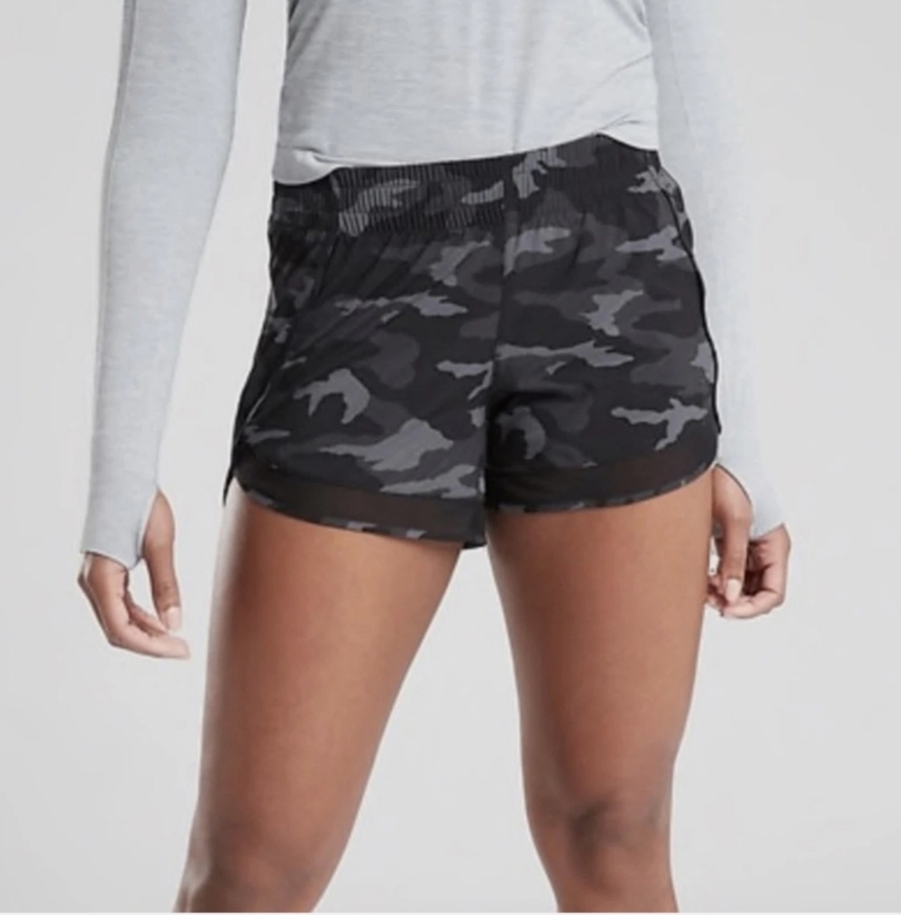 ATHLETA Printed Mesh Racer Run Shorts Black Camo Lightweight Athletic Running